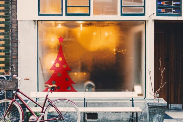 Χριστουγεννιάτικο αυτοκόλλητο βιτρίνας Red Minimal Christmas Tree | Blueprint.gr
